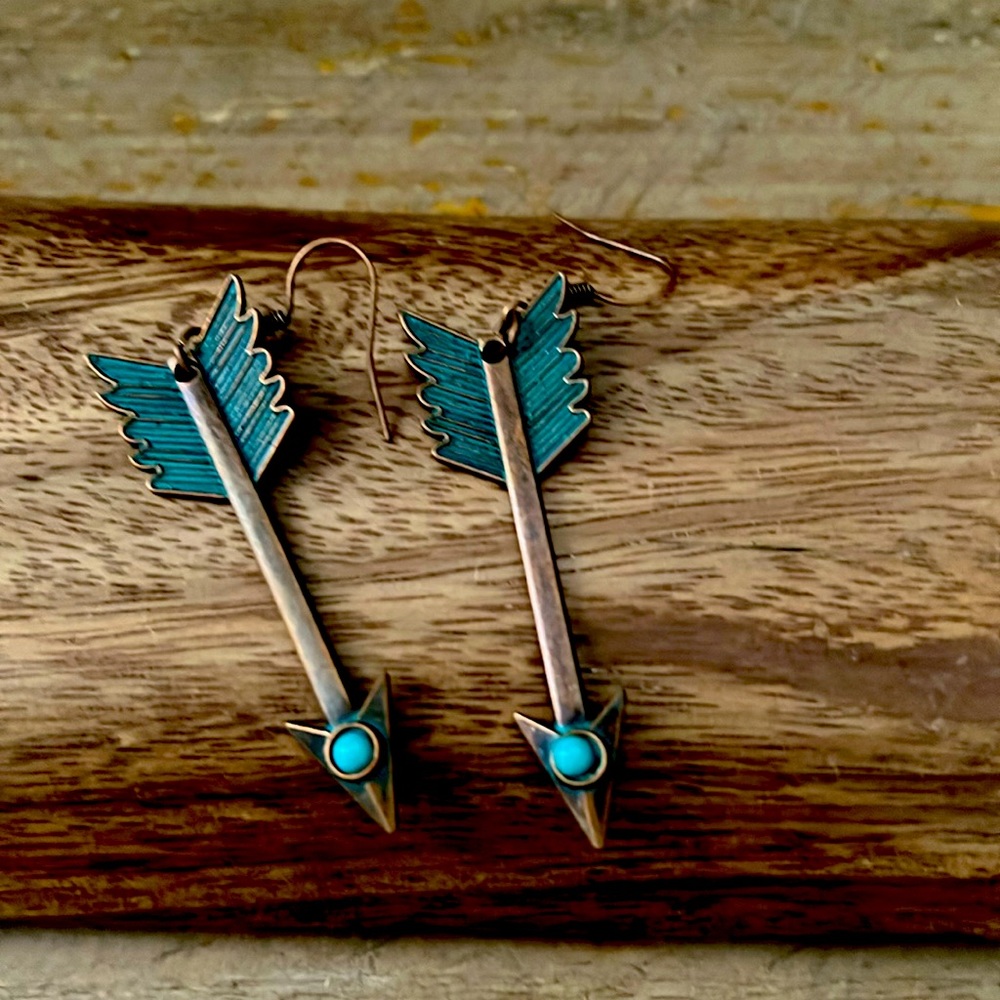Cute metal dangle earrings brand new with bronze and turquoise color